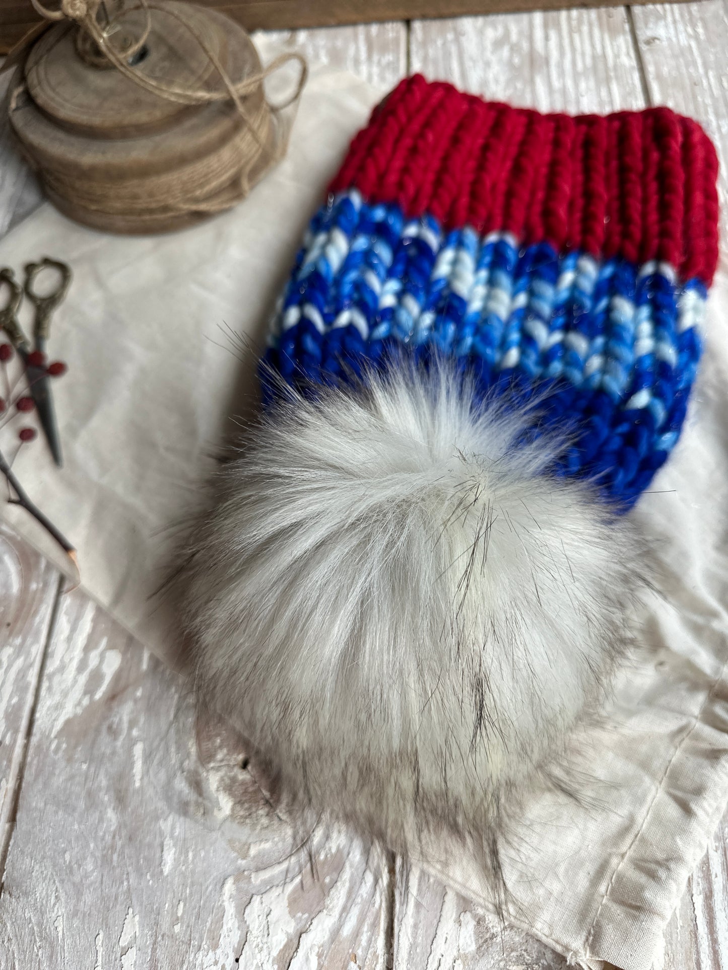 Merino wool knit hat with faux fur Pom