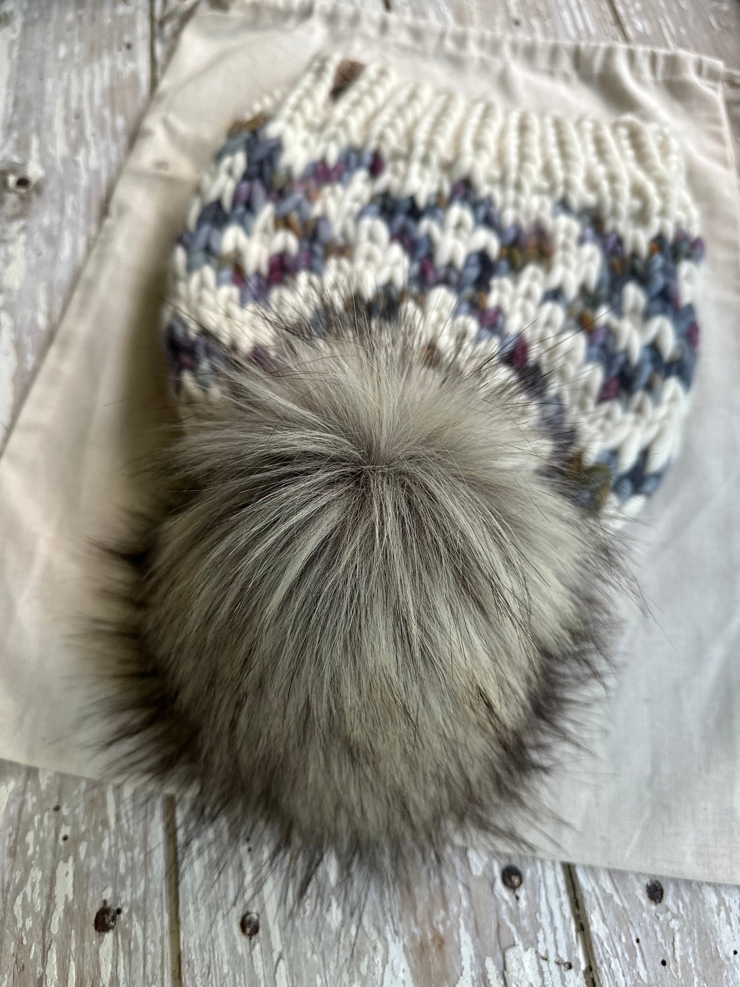 Merino wool knit hat with faux fur Pom