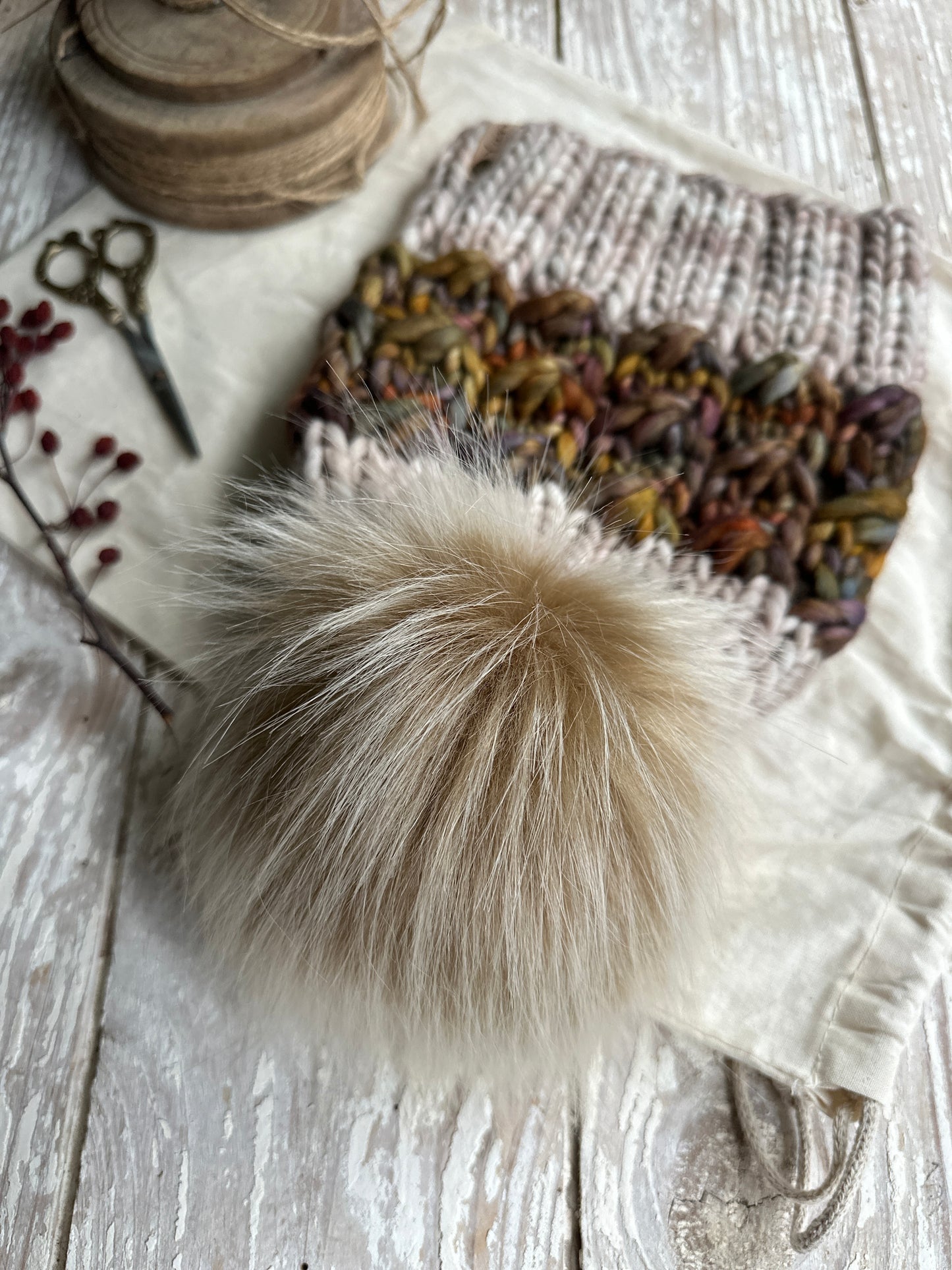 Merino wool knit hat with faux fur Pom