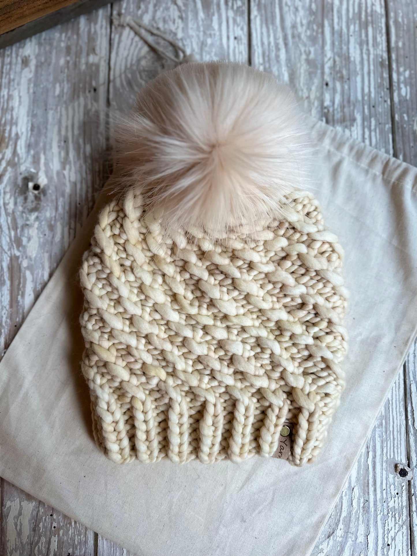 Merino wool knit hat with faux fur Pom