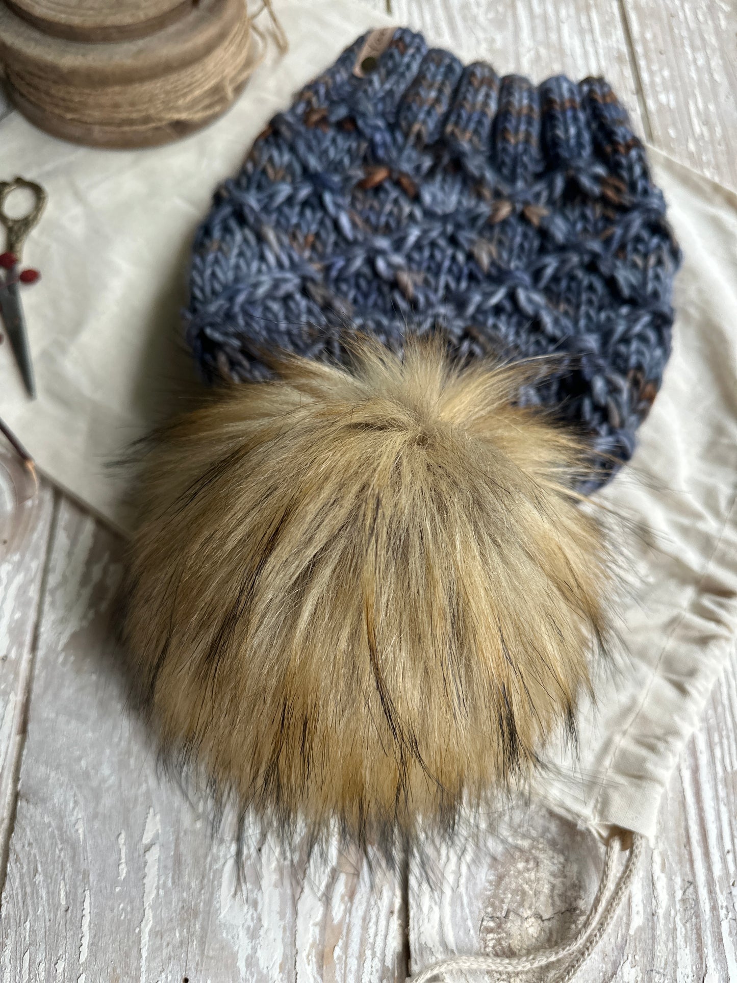 Merino wool knit hat with faux fur Pom