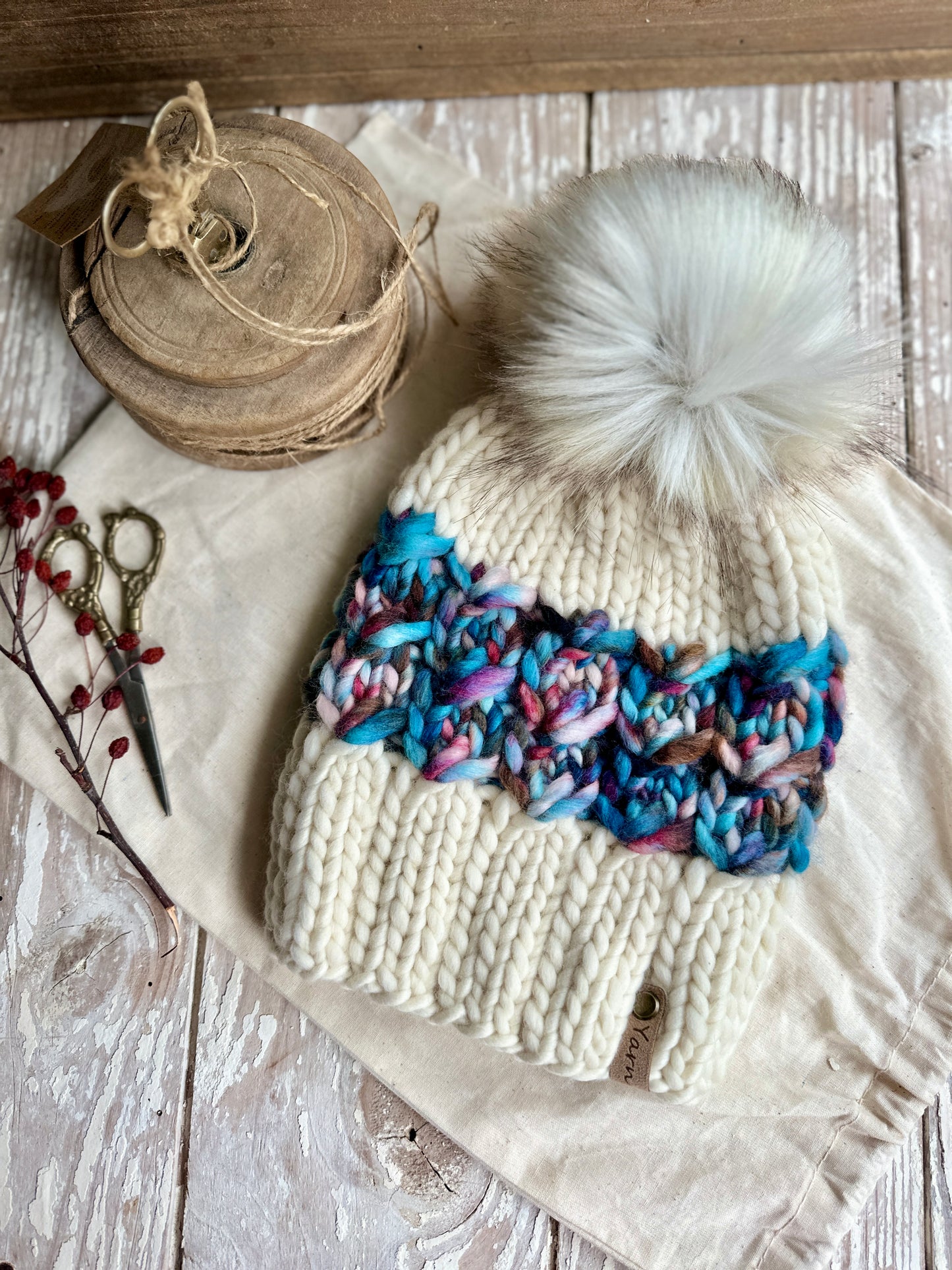 Merino wool knit hat with faux fur Pom