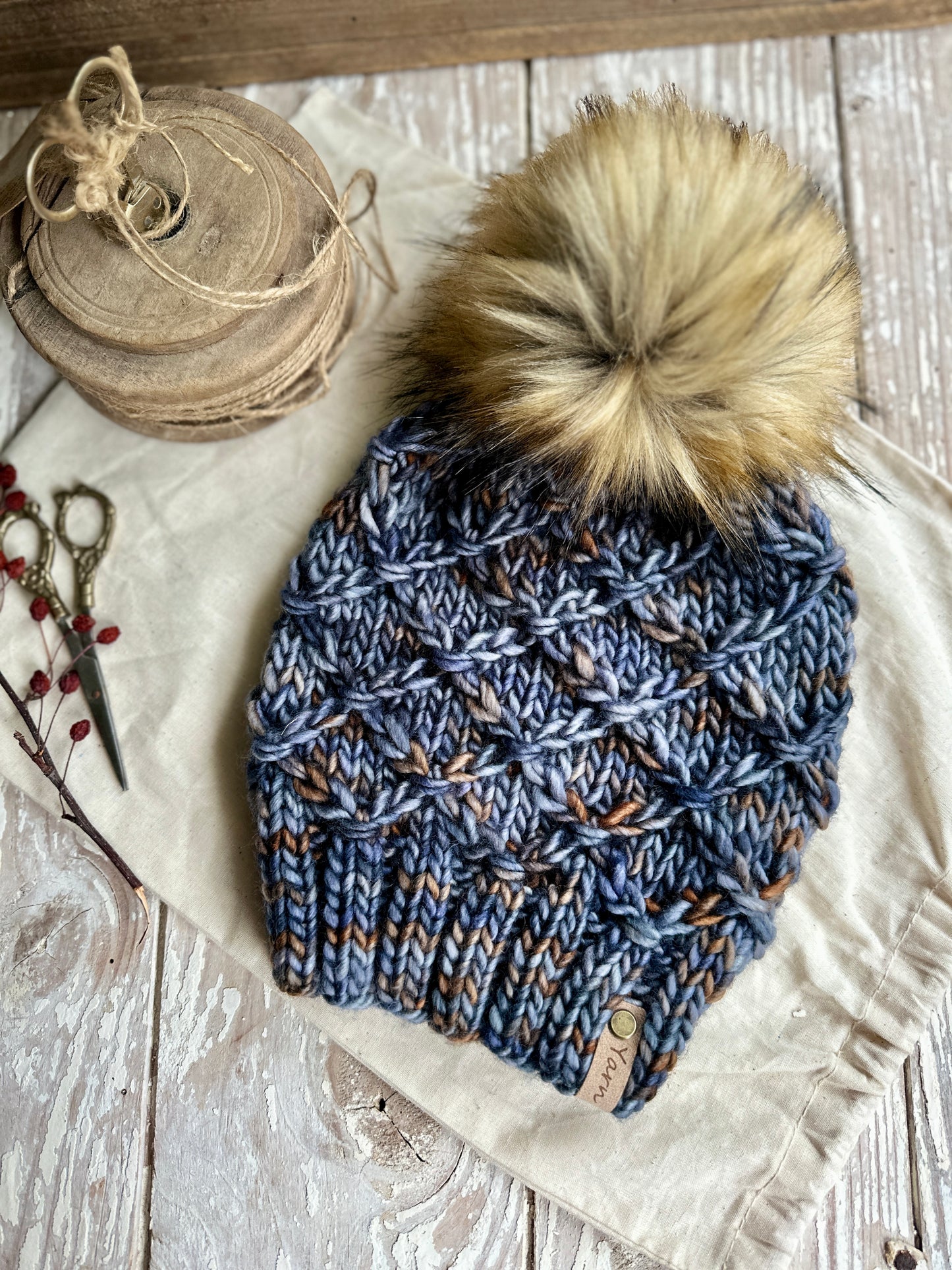 Merino wool knit hat with faux fur Pom