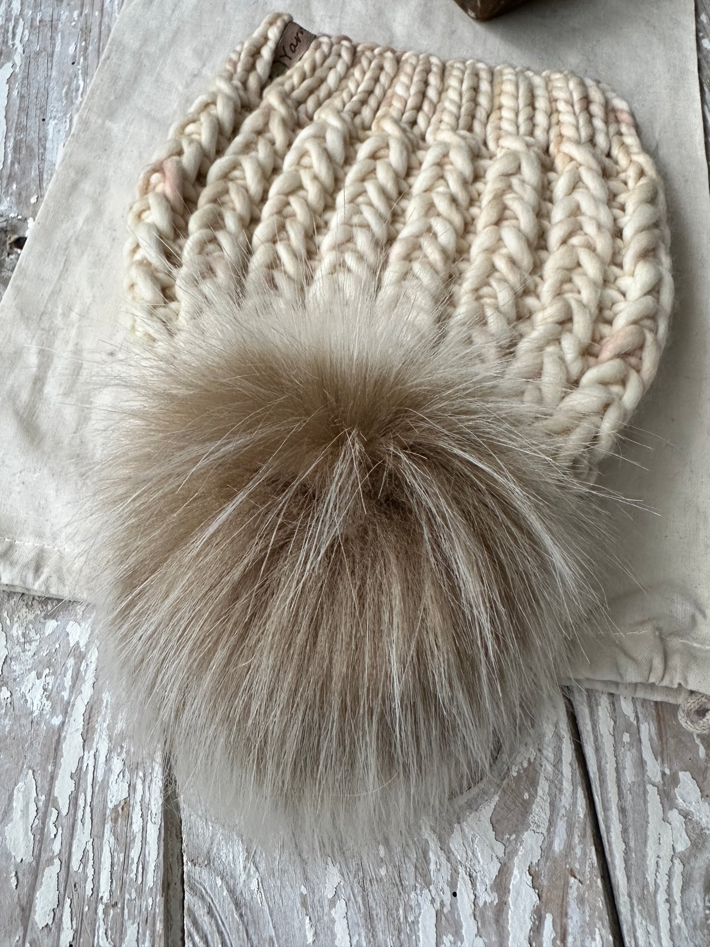 Merino wool knit hat with faux fur Pom